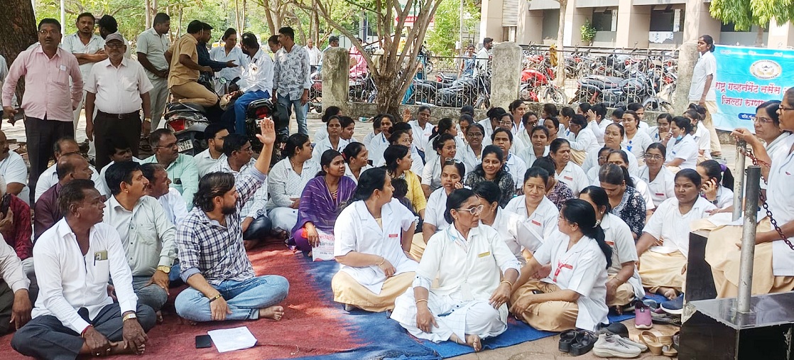 जिल्हा सामान्य रुग्णालयातील आरोग्य कर्मचार्‍यांचा बेमुदत संप; शासकीय कामकाजावर परिणाम संभाव्य
