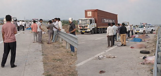 समृद्धी महामार्गावर भीषण अपघात; 7 महिला मजुरांचा मृत्यू, 4 जखमी