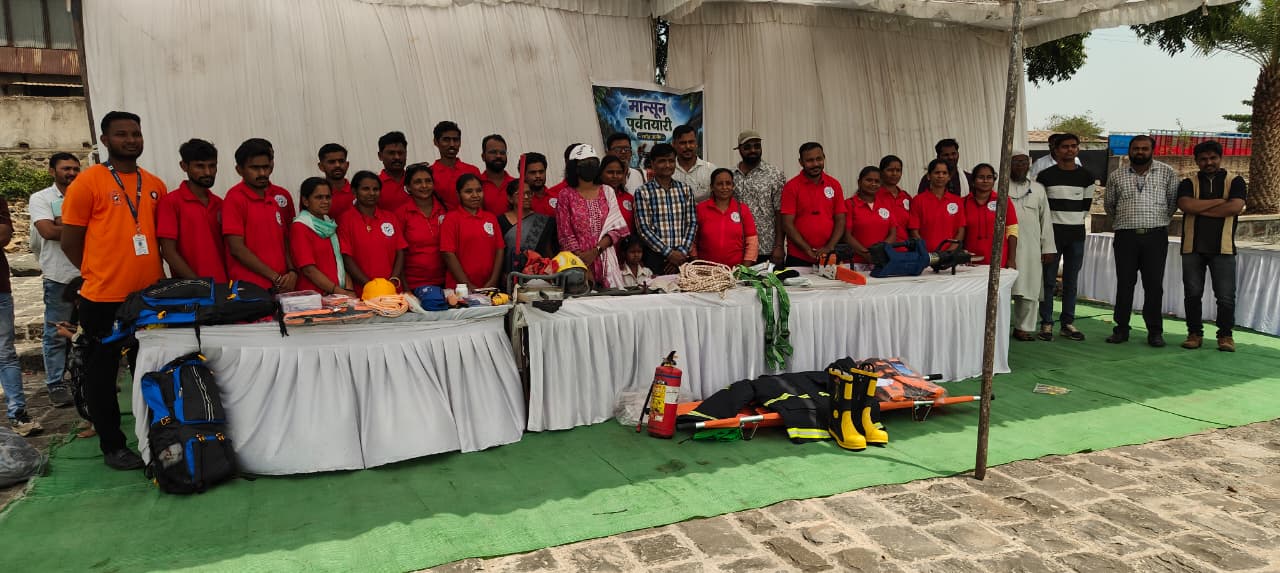 मान्सूनपूर्व तयारीसाठी मोती तलाव येथे आपदा मित्रांना आपत्ती व्यवस्थापन व पूर बचाव प्रशिक्षण; पथकाला साहित्याचे वाटप