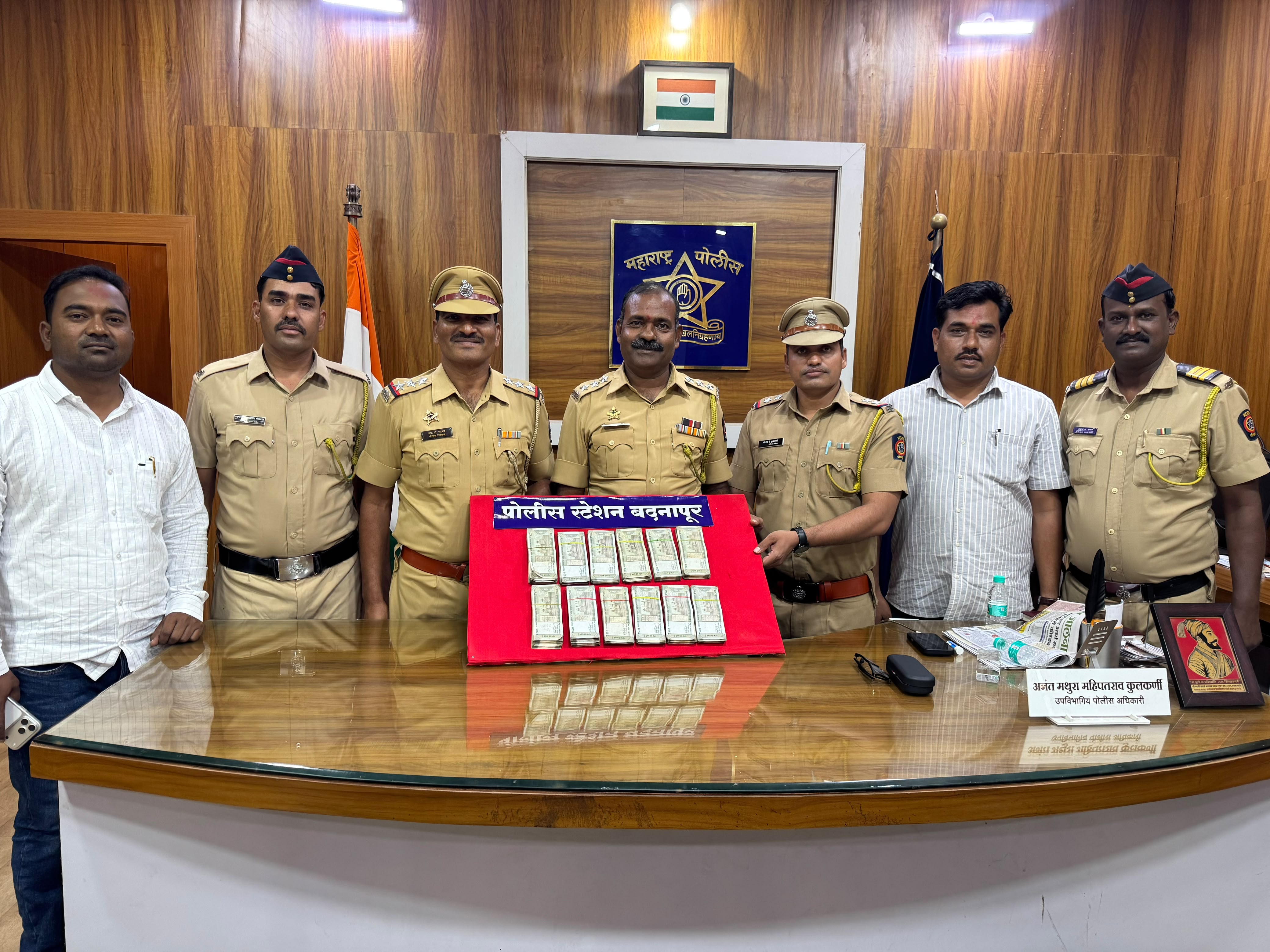 बदनापूर पोलीसांचा तपास फळाला ; कारफोडीतील सहा लाख रुपये जप्त