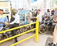 जालना जिल्ह्यात पेट्रोल-डिझेल पुरवठा सुरळीत; विक्रीवरील मर्यादा रद्द-जिल्हा पुरवठा अधिकारी सविता चौधर