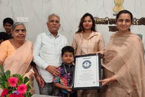 जालना स्केटिंग असोसिएशन आणि फाल्कन इंटरनॅशनल स्कूलच्या विद्यार्थ्यांचा जिल्हाधिकारी आशिमा मित्तल यांच्या हस्ते गौरव