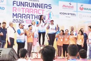 जालना फन रनर अँड रोट्रॅक्ट क्लबच्या हाफ मॅरेथॉनमध्ये महिला धावपटूची दमदार कामगिरी; अलका धांडेंचा दुसरा क्रमांक