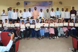 जिल्हास्तरीय संविधान गुणगौरव परीक्षेचे पारितोषिक वितरण व संविधान जनजागृती कार्यशाळा