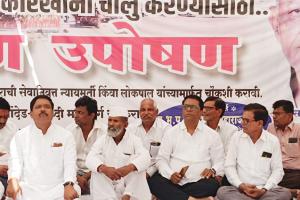 खा. डॉ. कल्याण काळे यांची आमरण उपोषणकर्ते कारभारी महाराज अंभोरे यांना भेट; शेतकर्‍यांच्या मागण्यांना पाठिंबा