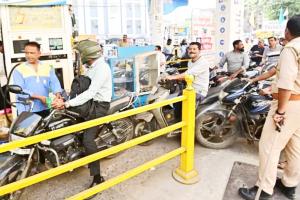 जालना जिल्ह्यात पेट्रोल-डिझेल पुरवठा सुरळीत; विक्रीवरील मर्यादा रद्द-जिल्हा पुरवठा अधिकारी सविता चौधर