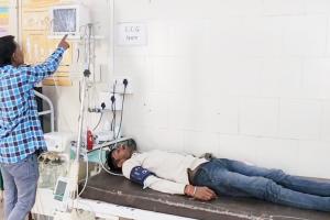 मंठ्यात कालबाह्य झालेला चिवडा खाल्ल्याने तरुणास विषबाधा; अन्न सुरक्षा विभागाच्या कारवाईची मागणी