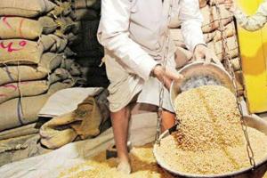 जालना जिल्ह्यात सुरू आहे ‘मापात पाप’!  वजने व मापे विभागाचे कार्यालय नेमके कुठे? नव्वद टक्के नागरिक अनभिज्ञ; ग्राहकांची लूट सुरू असताना विभागाची भूमिका संशयाच्या भोवर्‍यात