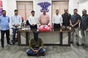 रेवगाव रोडवर दोन गावठी पिस्तुलांसह तरुण जेरबंद; 