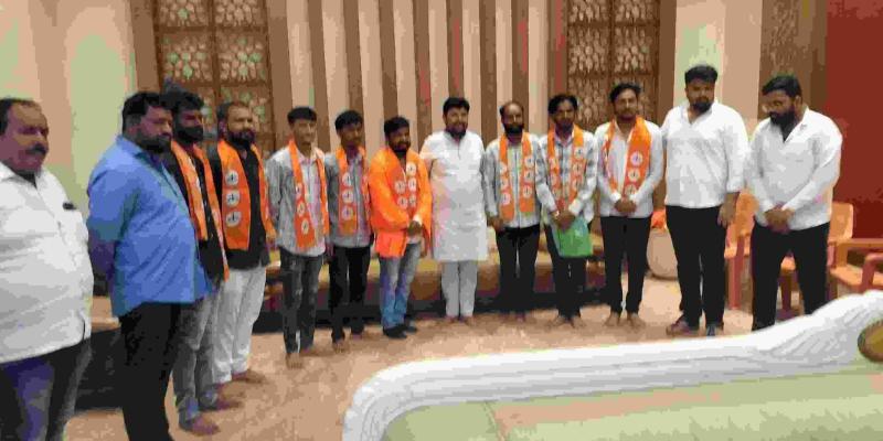 मनसे विद्यार्थी सेनेचे शहरप्रमुख महेश नागवे यांचा अनेक सहकार्यासह शिवसेनेत जाहीर प्रवेश